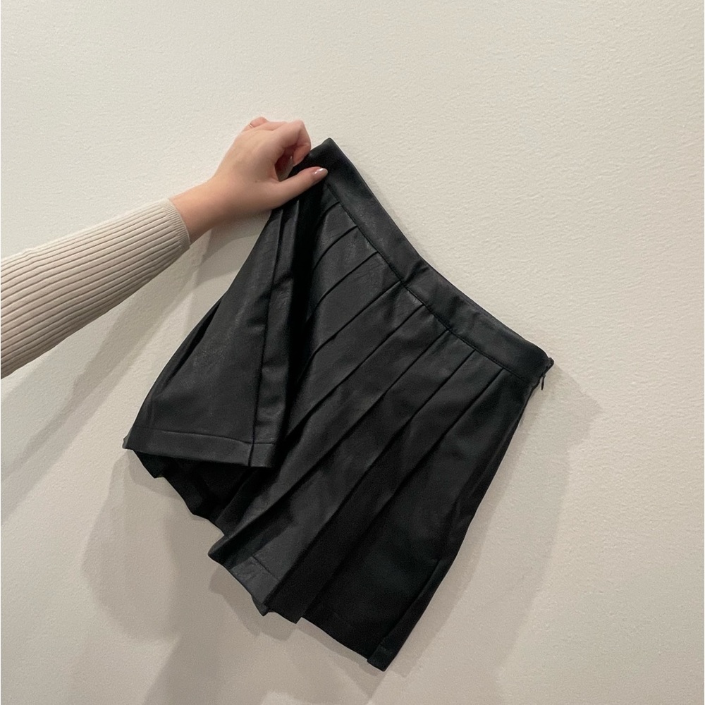 NEW Mini skirt. Pleated